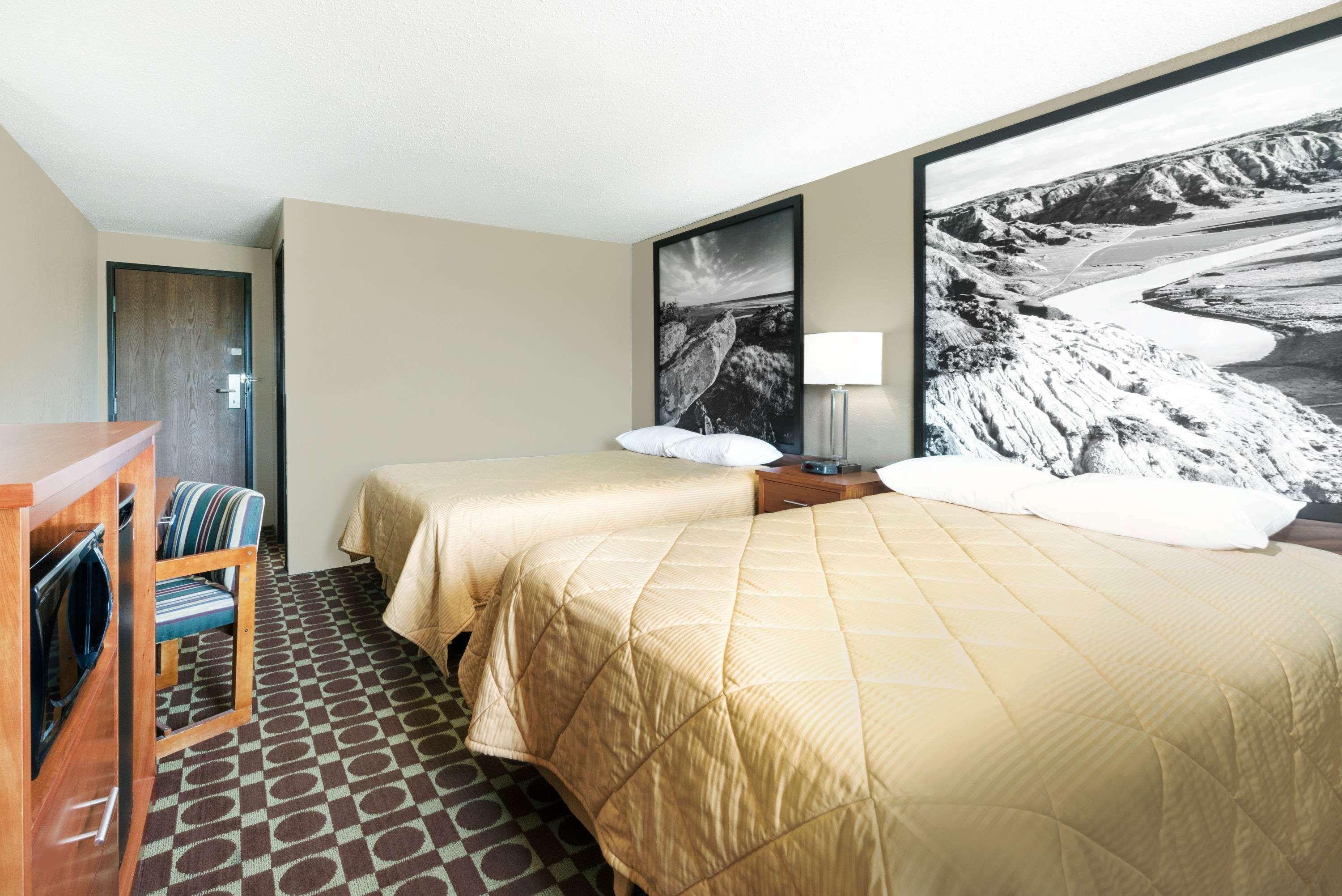 ซูเปอร์ 8 บาย วินด์แฮม ไมล์ว ซิตี้ Hotel ไมล์สซิตี้ ภายนอก รูปภาพ