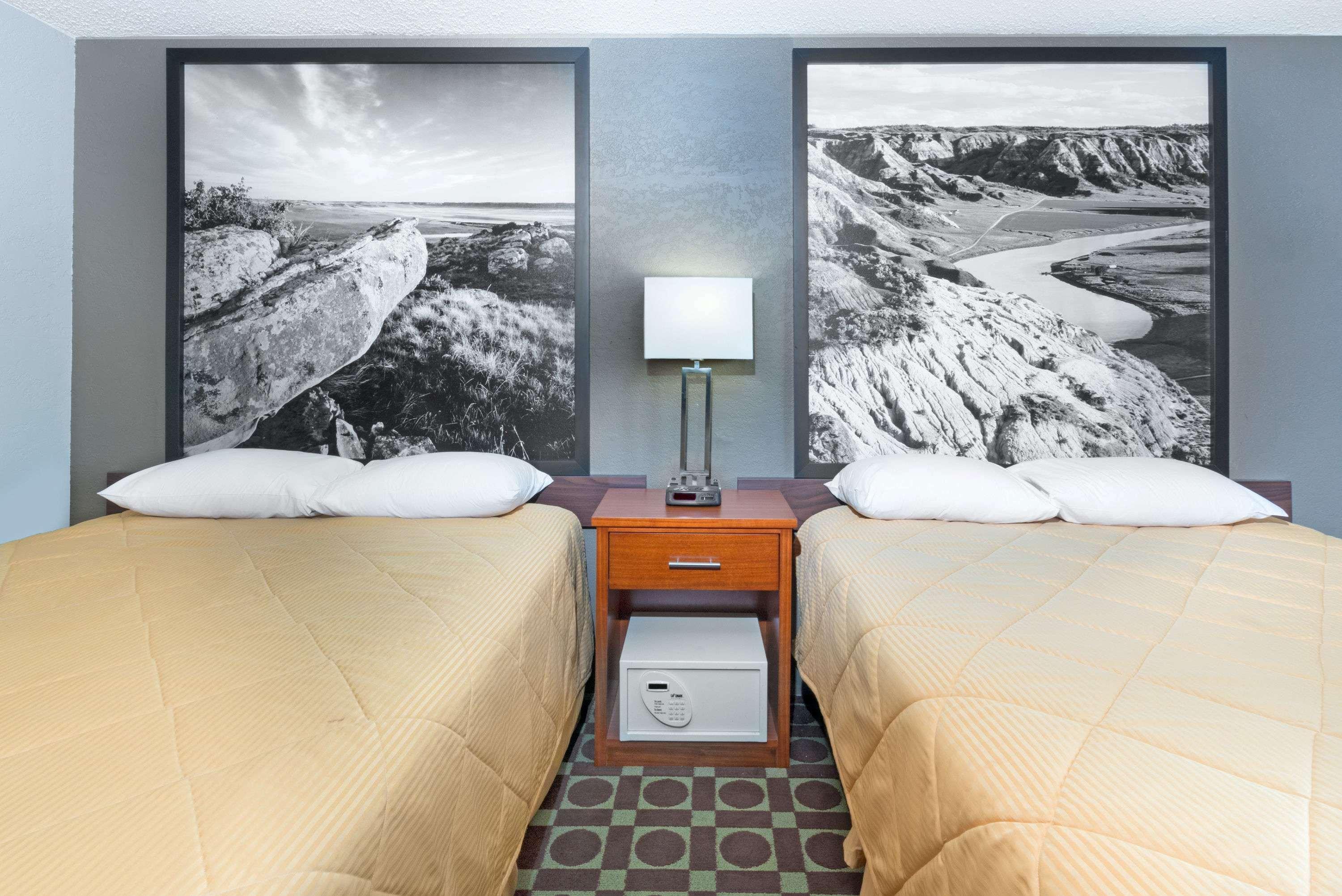 ซูเปอร์ 8 บาย วินด์แฮม ไมล์ว ซิตี้ Hotel ไมล์สซิตี้ ภายนอก รูปภาพ