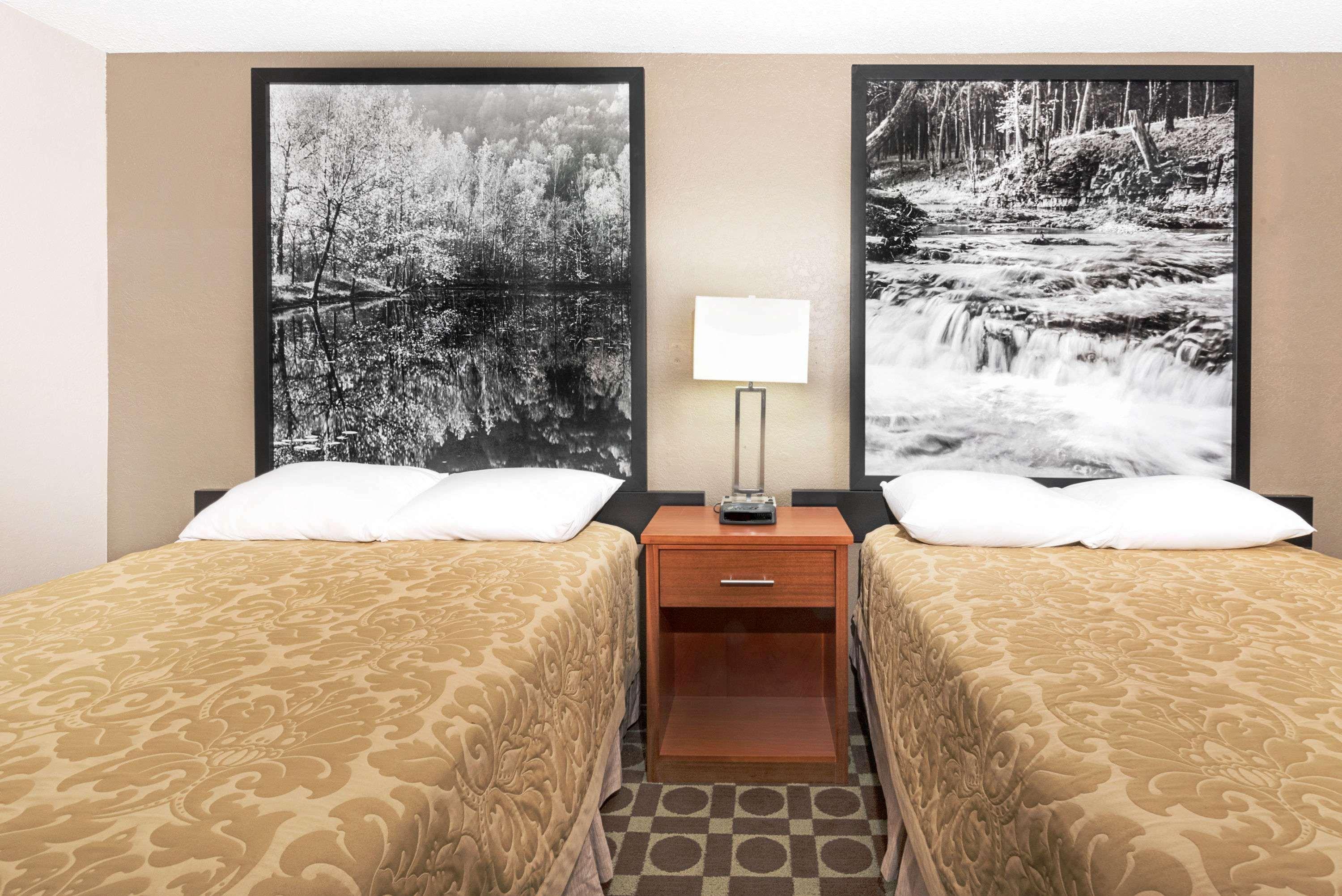 ซูเปอร์ 8 บาย วินด์แฮม ไมล์ว ซิตี้ Hotel ไมล์สซิตี้ ภายนอก รูปภาพ