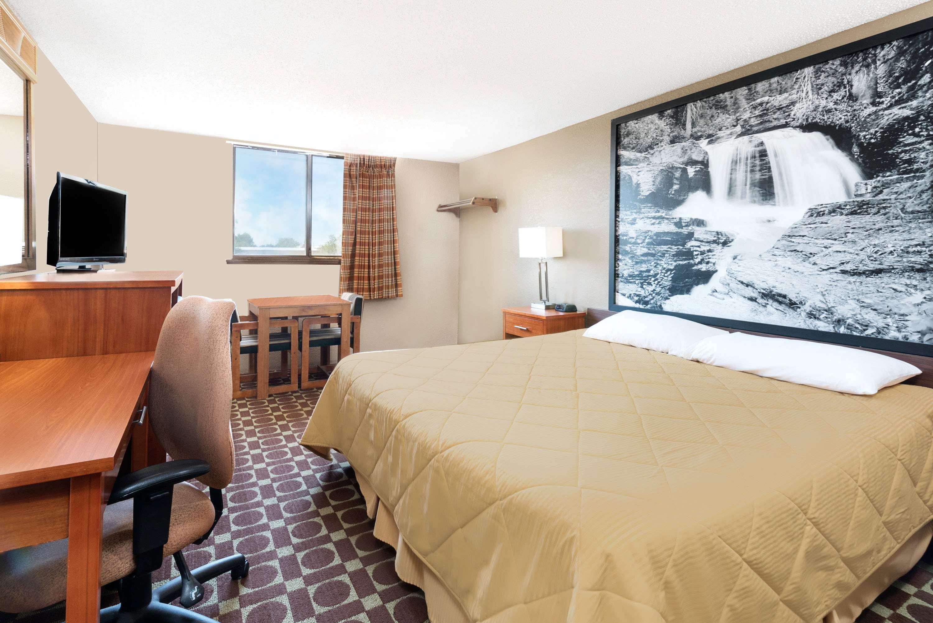 ซูเปอร์ 8 บาย วินด์แฮม ไมล์ว ซิตี้ Hotel ไมล์สซิตี้ ภายนอก รูปภาพ